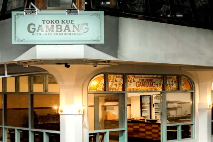 Diserbu Rating Bintang 1 Hingga Anjlok! Owner Toko Kue Gambang Semarang Klarifikasi Isu Penjebolan Pagar Pasar Johar