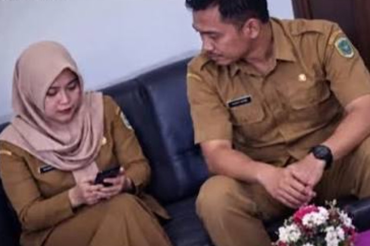 Link Rekaman Kepsek-Guru di Pekalongan Gegerkan Media Sosial, Ternyata Sempat Kepergok Sama Wali Murid Hingga Dicurigai Seisi Sekolah