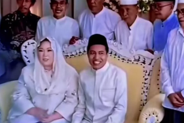 Profil dan Biodata Lora Mamak, Tokoh Kyai Asal Madura yang Menikah dengan Inayah Wahid