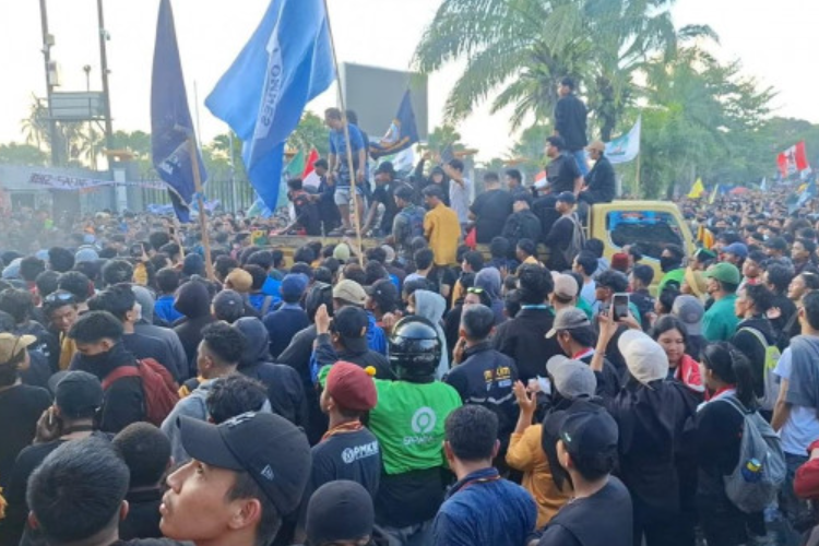 Demo Samarinda Berlangsung Panas, Masyarakat Tuntut Transparasi Pemerintah, Gubernur Rudy Mas'ud Pilih Bungkam
