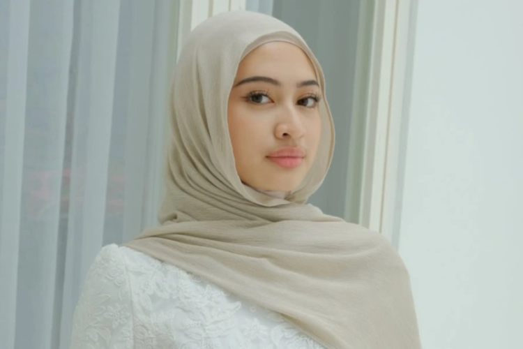 Profil dan Biodata Noya Naira, Konten Kreator Fashion yang Viral Usai Lepas Hijab dan Ketauan Gunakan Whippink