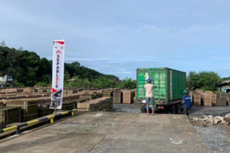 PT Semen Padang Lepas Pengiriman Perdana SEPABLOCK untuk Hunian Tetap Pascabencana Sumatera