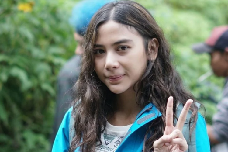 Profil Adinda Thomas: Dari Seorang Penjual Koran Hingga Menjadi Putri Horror Indonesia