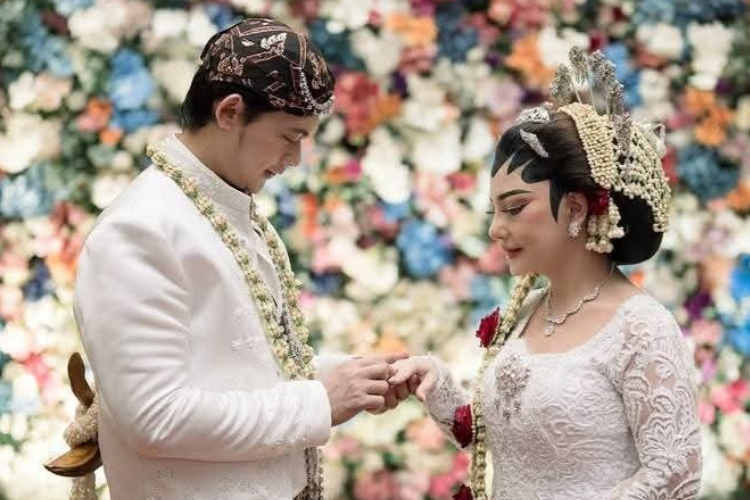 Irma Darmawangsa Akhirnya Menikah dengan Irfan Sebaztian, Sempat Kesulitan untuk Penuhi Mahar Rp 5 Milliar Sampai Takut Ketemu Mertua