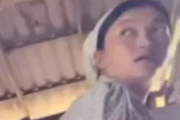 Link Video Viral Ibu Tiri VS Anak Tiri Part 2 di Dapur Bambu Full HD No Sensor, Sering Celingukan Takut Ketahuan