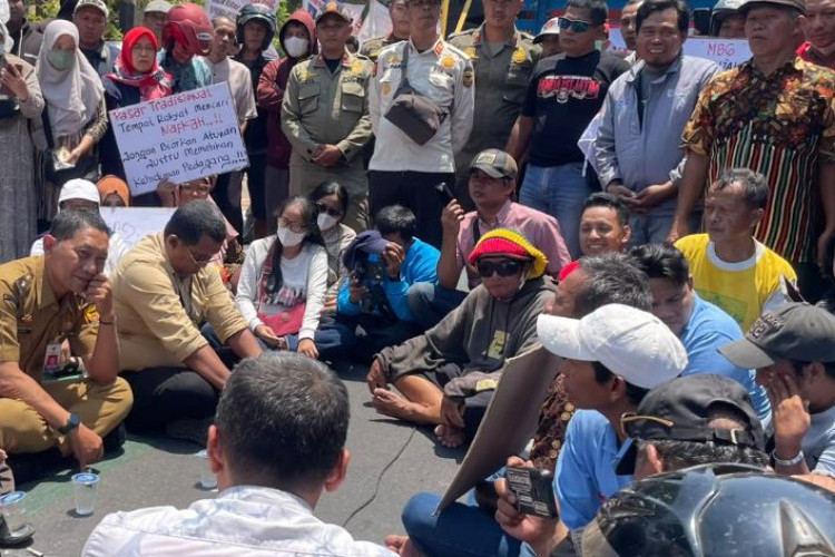 Protes Retribusi dan Status Kios, Ratusan Pedagang 3 Pasar Tradisional Geruduk Balai Kota Kediri