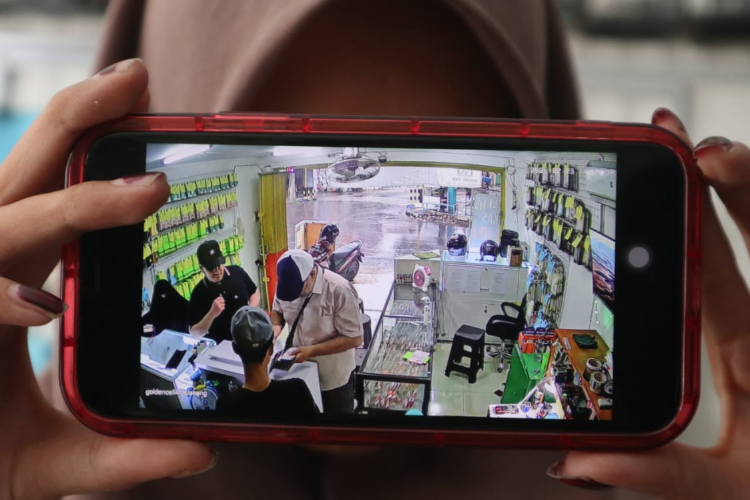 Kronologi WNA Diduga Gendam Penjaga Konter HP, Awalnya Modus Beli Minuman dan Tukar Uang Rp 50.000