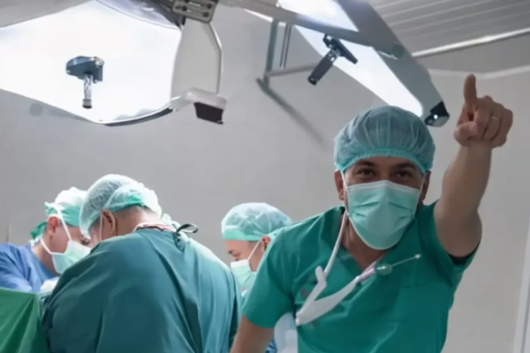 Viral Nakes Joget Saat Operasi Berlangsung, Diserbu Netizen Sampai Dicopot dari Tugas di Layanan Bedah