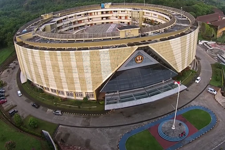 Guru Besar Unpad Minta Foto Bikini ke Mahasiswi Asing, Komisi X DPR Minta Pelaku Disaksi Tegas