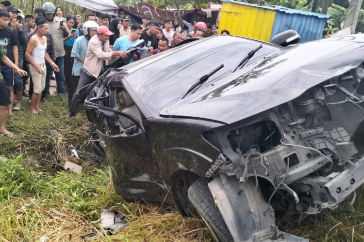 Tragedi Maut di Kisaran Sumut, Toyota Fortuner Tertabrak KA Putri Deli, Dua Anak Tewas, Kakek Kritis