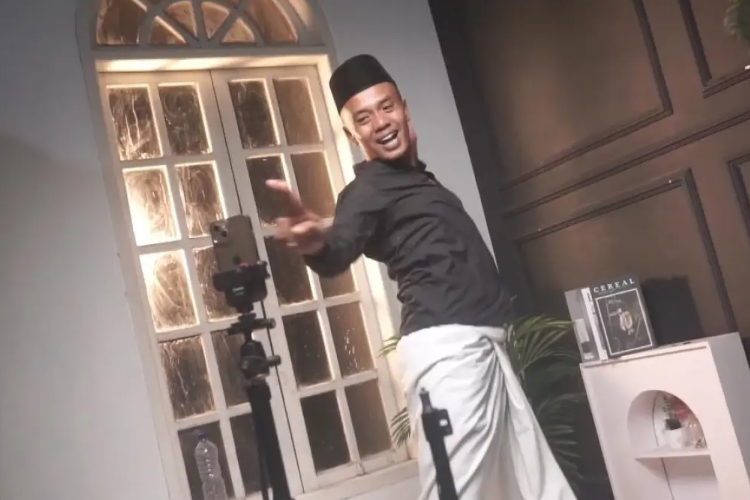 Profil Akif Pahala, Jogetan Viral yang Tembus 46,8 Juta Penonton Ternyata Seorang Sales yang Berasal dari Pacitan Jawa Timur