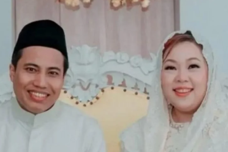 VIRAL! Video Resepsi Lora Mamak dan Inayah Wahid Trending, Pasangan yang Menggegerkan Media Sosial