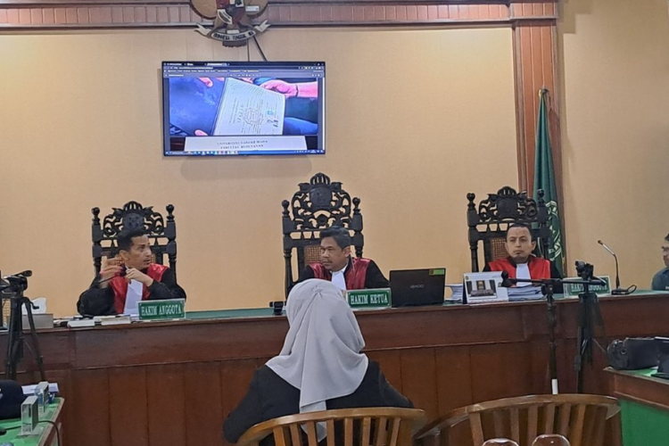 Sidang Ijazah Jokowi di Solo Berlanjut, Hadirkan Dokter Tifa Hingga Permintaan Penggugat Datangkan Ijazah Asli!