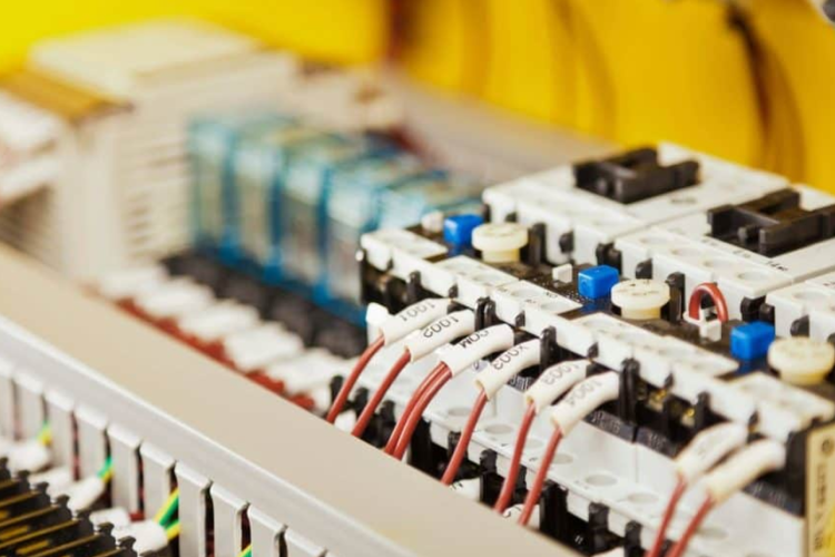 Belajar Bersama! Mengenal Kode Relay Kelistrikan Standar DIN & Standar ANSI, Lifehack di Kala Urgensi