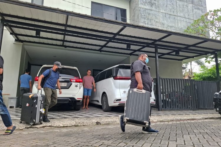VIRAL! Rumah Pengusaha di Madiun Regency Digeledah KPK Usai Namanya Terseret Kasus Korupsi Wali Kota Madiun