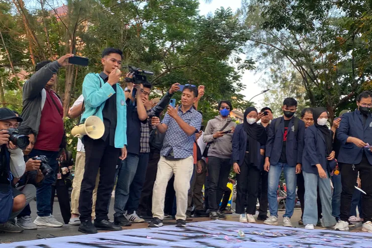 Demo Reformasi Jilid 2 Tuntut Perbaikan Ekonomi Dalam 18 Hari di Bundaran HI, Kapolri Jenderal Listyo Sigit Minta Massa Tetap Tertib