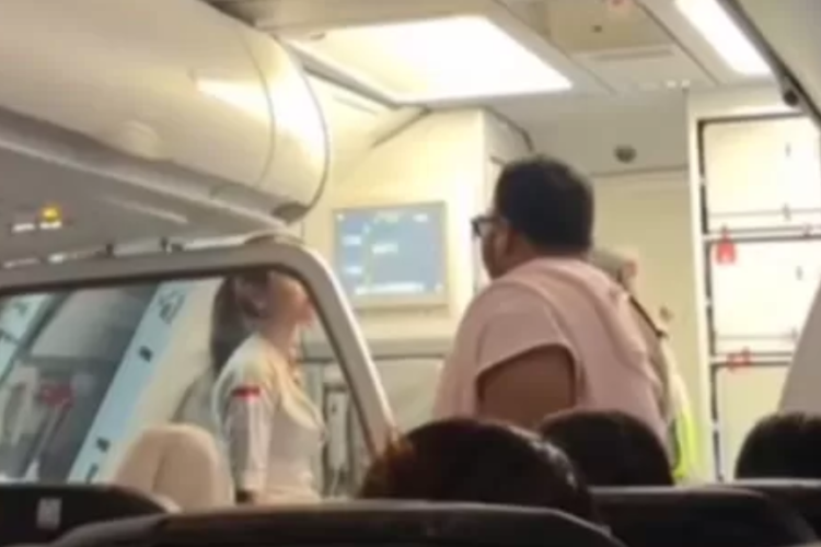 VIRAL! Super Air Jet Delay 5 Jam Hingga Tinggal Penumpang, Potensi Sanksi dari Kemenhub di Depan Mata