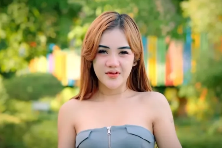 Profil dan Bidoata Icha Chellow, Penyanyi Dangdut Asal Blitar yang Bikin Heboh Publik Karena Jogetannya!