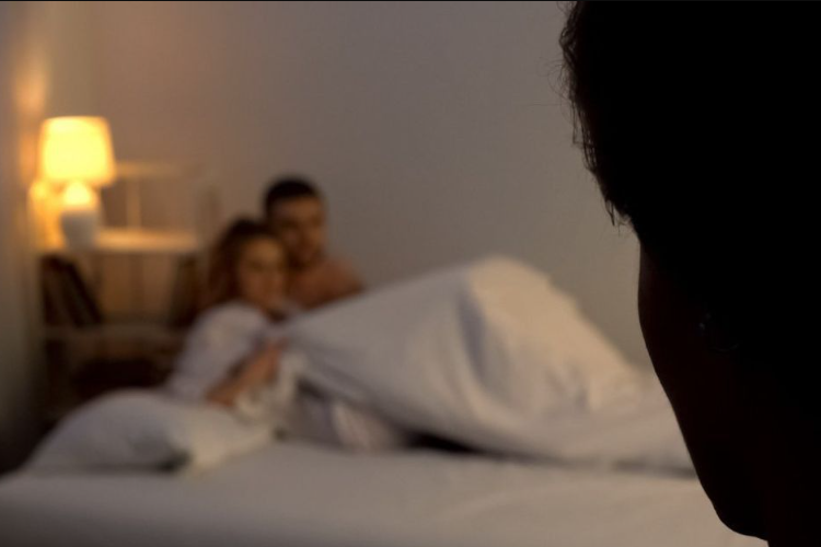 GEGER! Link Video Rembang Selingkuh Viral, Suami Grebek Istri Sedang Pakai Baju Dinas dengan Lelaki Lain