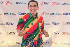 Pak Ribut Guru Viral Asal Jawa Timur Karena Gaya Mengajar Unik: Sapi Makan Martabak?