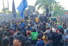 Demo Samarinda Berlangsung Panas, Masyarakat Tuntut Transparasi Pemerintah, Gubernur Rudy Mas'ud Pilih Bungkam