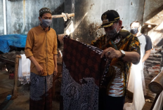 Kekuatan Batik dan Sarung Sebagai Identitas Pengenal Kuat Sesama WNI di Luar Negeri di Tengah Keragaman Global