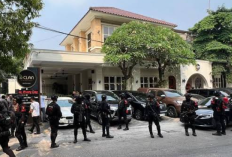 Kafe de'Clan Signature Cipete Digeledah Pihak Kepolisian, Diduga Berkaitan dengan Korupsi PLN yang Sebabkan Blackout Sumatera