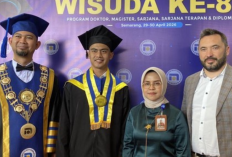 Intip Momen Pratama Arhan Wisuda di UDINUS, Jadi Lulusan Pertama yang Terima Ijazah Blockchain!